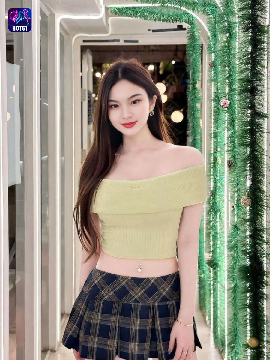 Beautiful girl live stream on Hot51 app