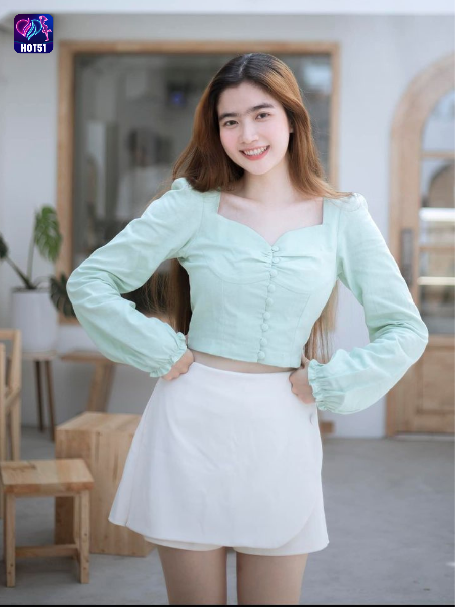Beautiful girl live stream on Hot51 app